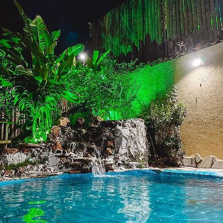 Pousada Casinha Velha Macacos  Esterno foto